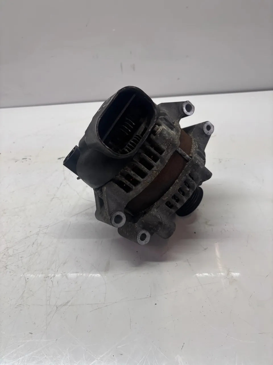 Alternador BMW Serie 7 F01 F02 F03 F04 4.4 750i N63B44B N63 7606628
