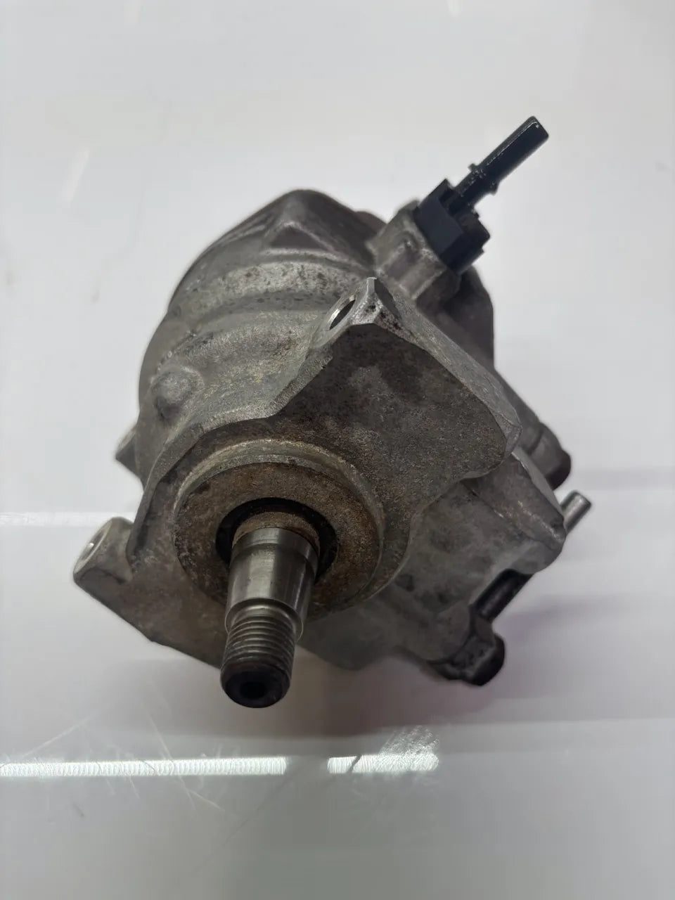 Bomba de alta presión Renault Kangoo 1.5 dCi K9K808 K9K H8201121521