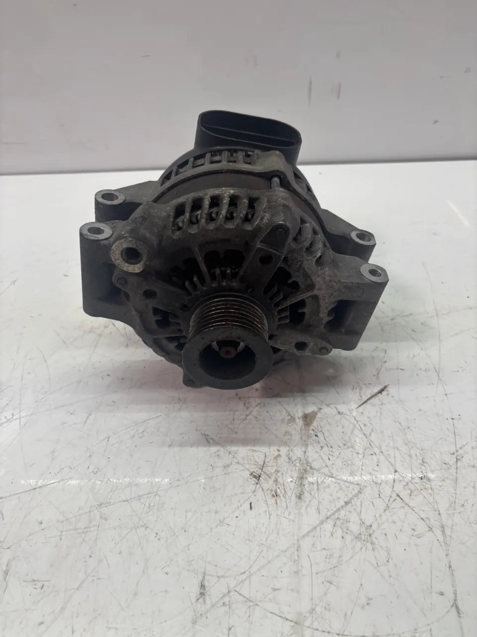 Alternador BMW Serie 5 F07 F10 4.4 550i xDrive N63B44B N63 7606628