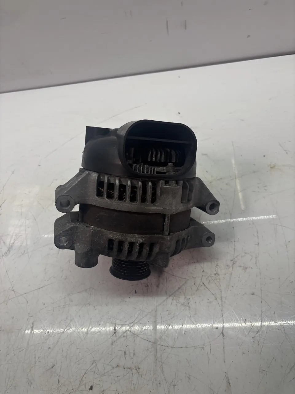 Alternador BMW Serie 5 F07 F10 4.4 550i xDrive N63B44B N63 7606628
