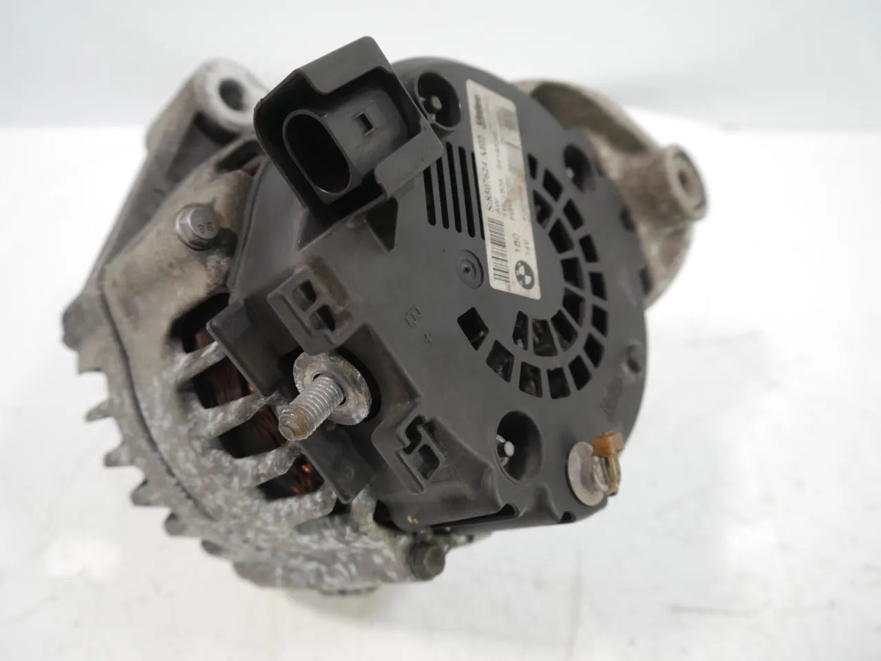 Alternador BMW Serie 3 E90 E91 E92 E93 2.0 320d N47D20C N47 N47D20O1 8507624