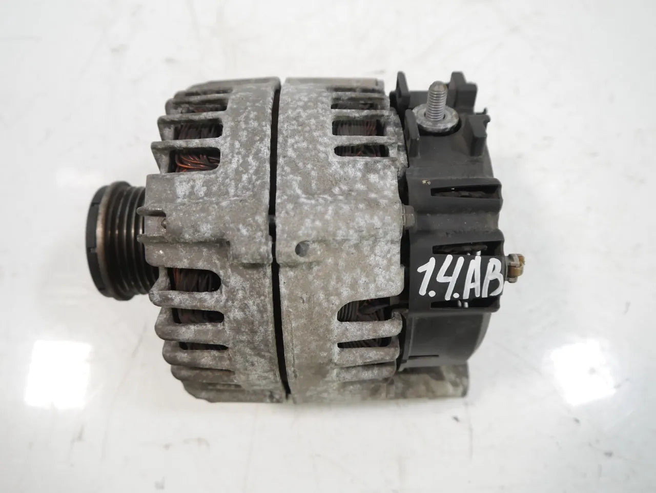 Alternador BMW Serie 3 E90 E91 E92 E93 2.0 320d N47D20C N47 N47D20O1 8507624