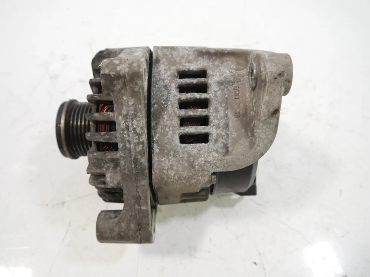 Alternador BMW Serie 3 E90 E91 E92 E93 2.0 320d N47D20C N47 N47D20O1 8507624