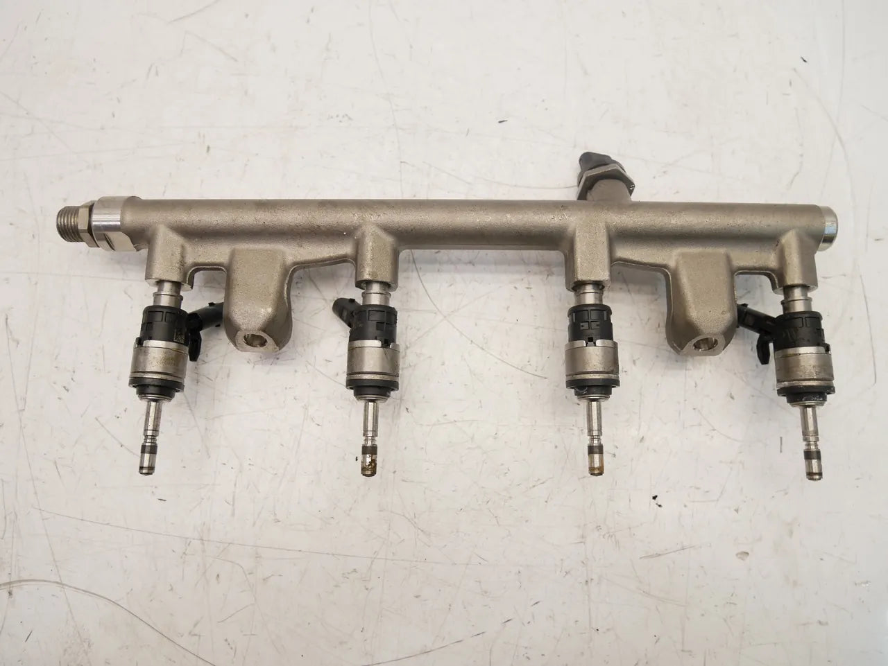 Rampa inyectora Volkswagen Golf MK8 Arteon 2.0 TSI R 4motion DNFG DNF 06N133317A