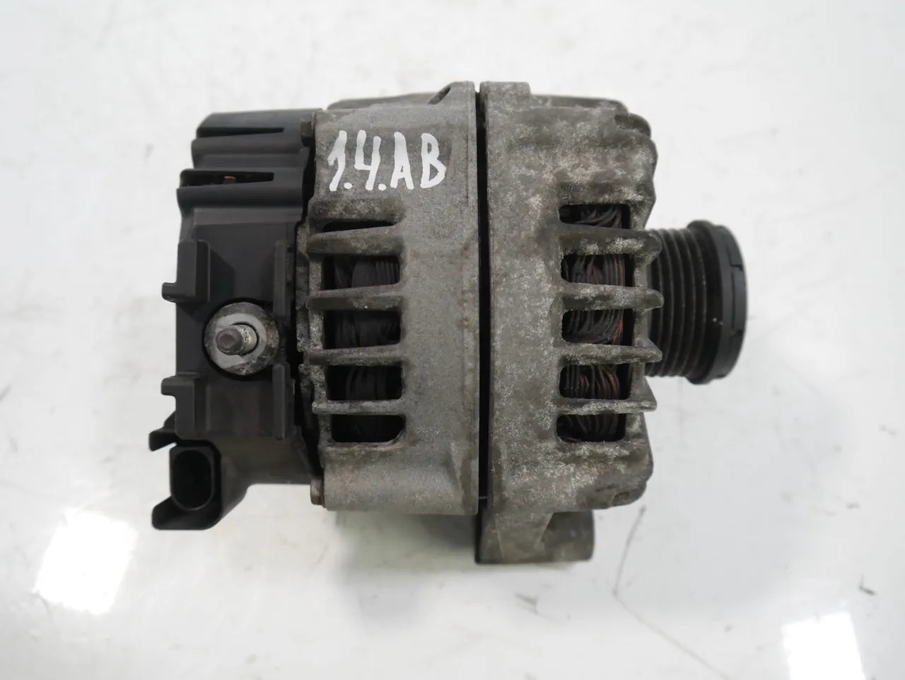 Alternador BMW Serie 3 E92 E90 E91 E93 2.0 320d N47D20C N47 N47D20O1 8507624