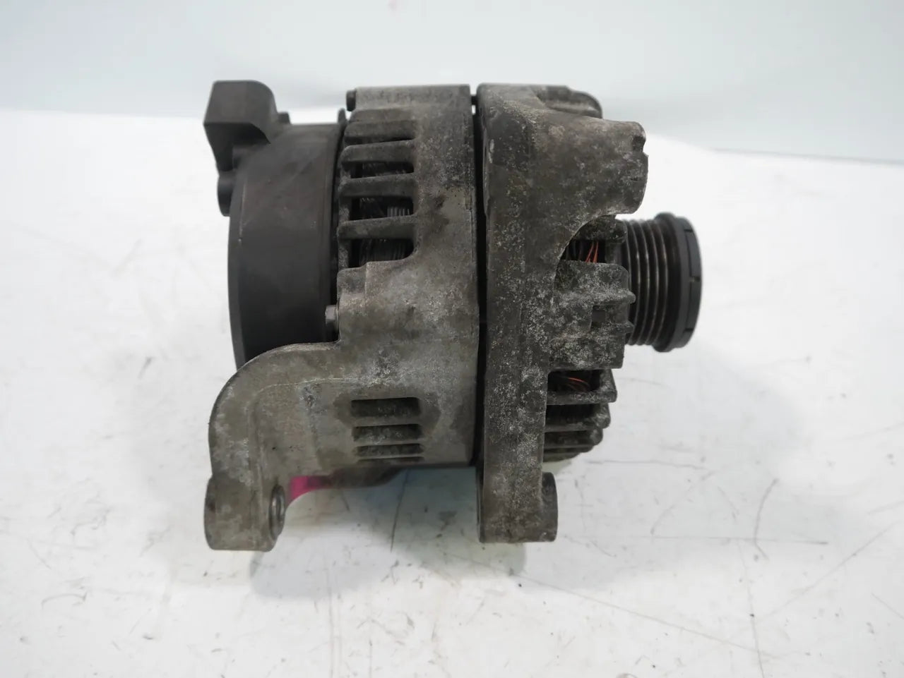 Alternador BMW Serie 3 E92 E90 E91 E93 2.0 320d N47D20C N47 N47D20O1 8507624
