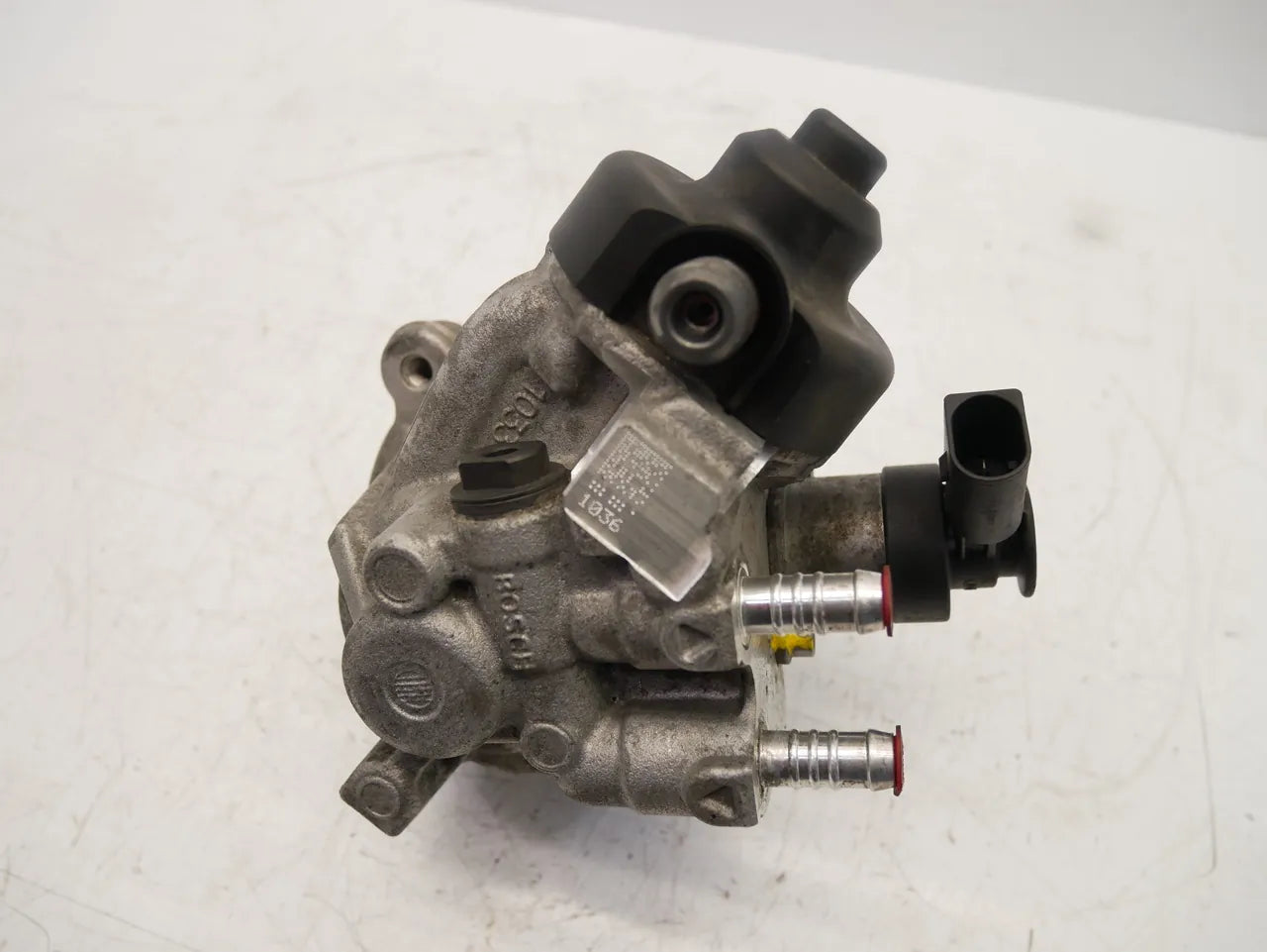 Bomba de alta presión Volkswagen Passat MK7 B8 1.6 TDI DCZA DCZ DGT 04L130755E 0445010538