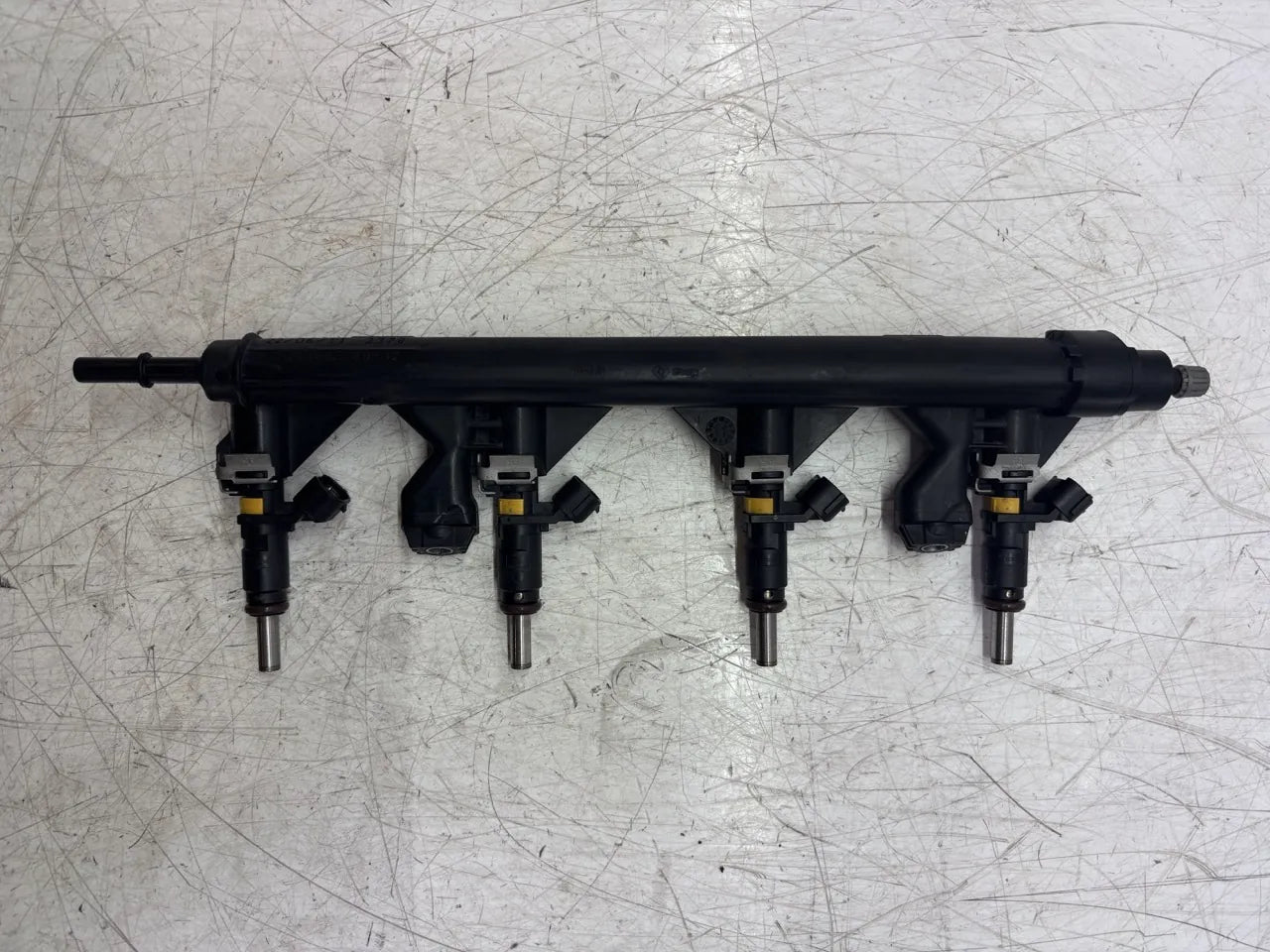 Carril del inyector Peugot 3008 1.6 VTi EP6C 5FS 198552