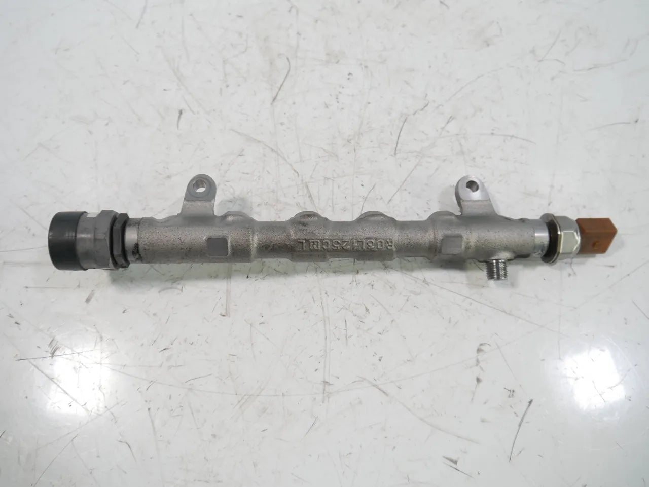 Tubo de raíl Volkswagen Passat B7 MK6 2.0 TDI CFFB CFF 03L089N