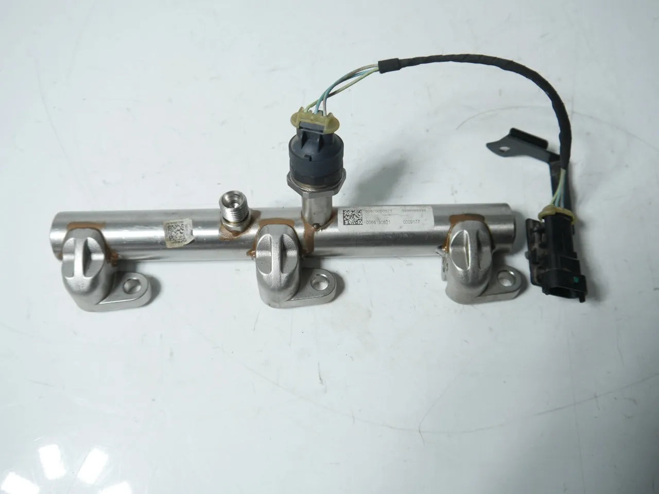 Riel inyector Alfa Romeo Giulia 952 2.9 670050436 00670050573