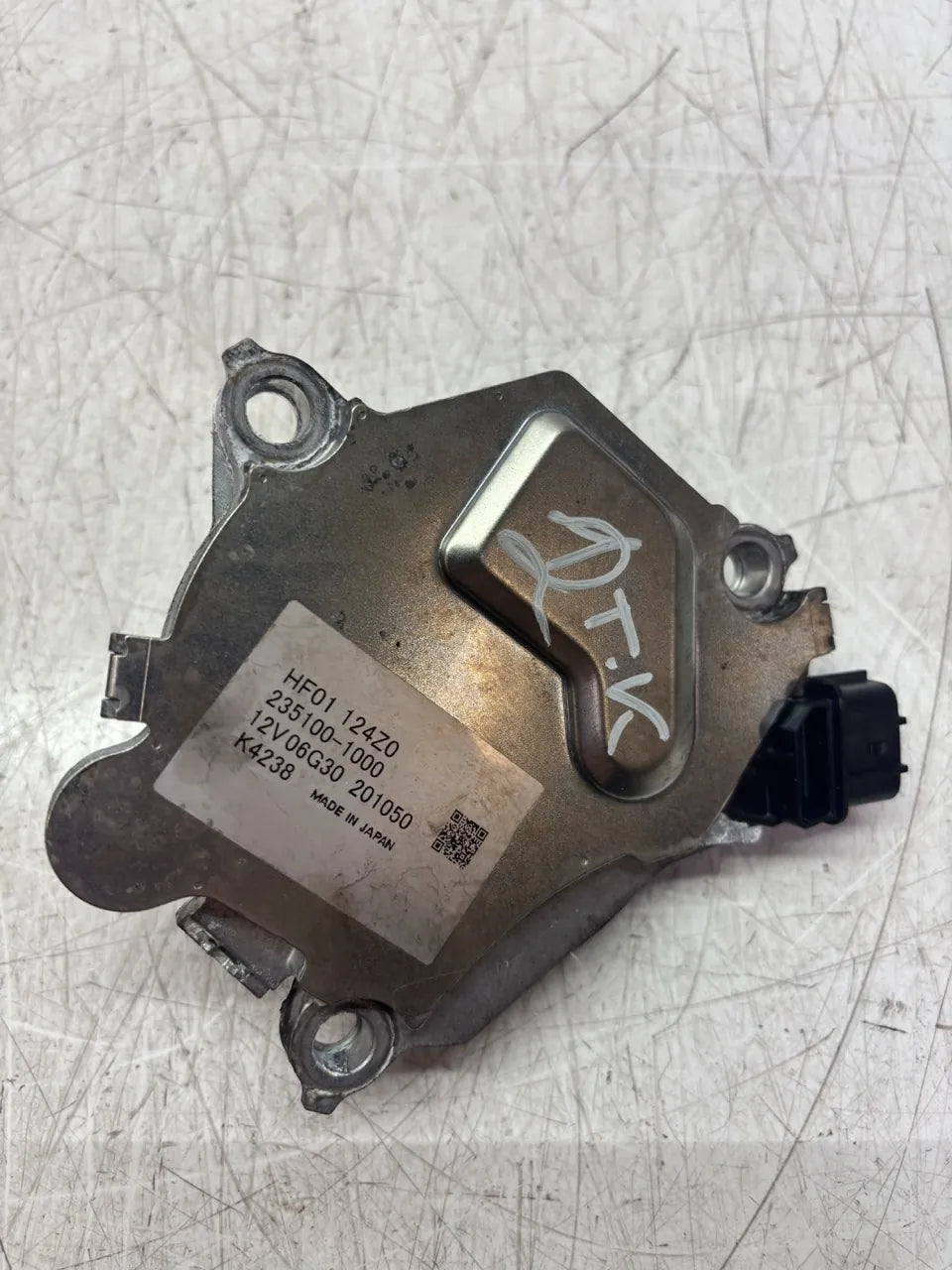 Electroválvula Mazda 3 BP 2.0 Skyactiv-X M Hybrid HFY1 HF01 HF 235100-1000