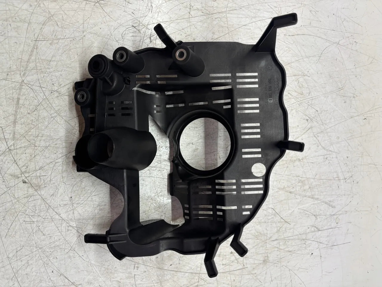 Placa deflectora Audi A5 Q5 A4 2.0 TFSI CDNC CDN 06H103138E