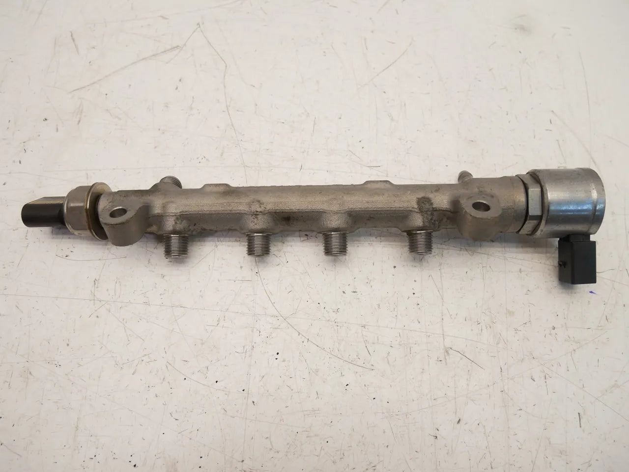 Tubo de raíl Audi A6 2.0 TDI DDDA DDD 04L089G