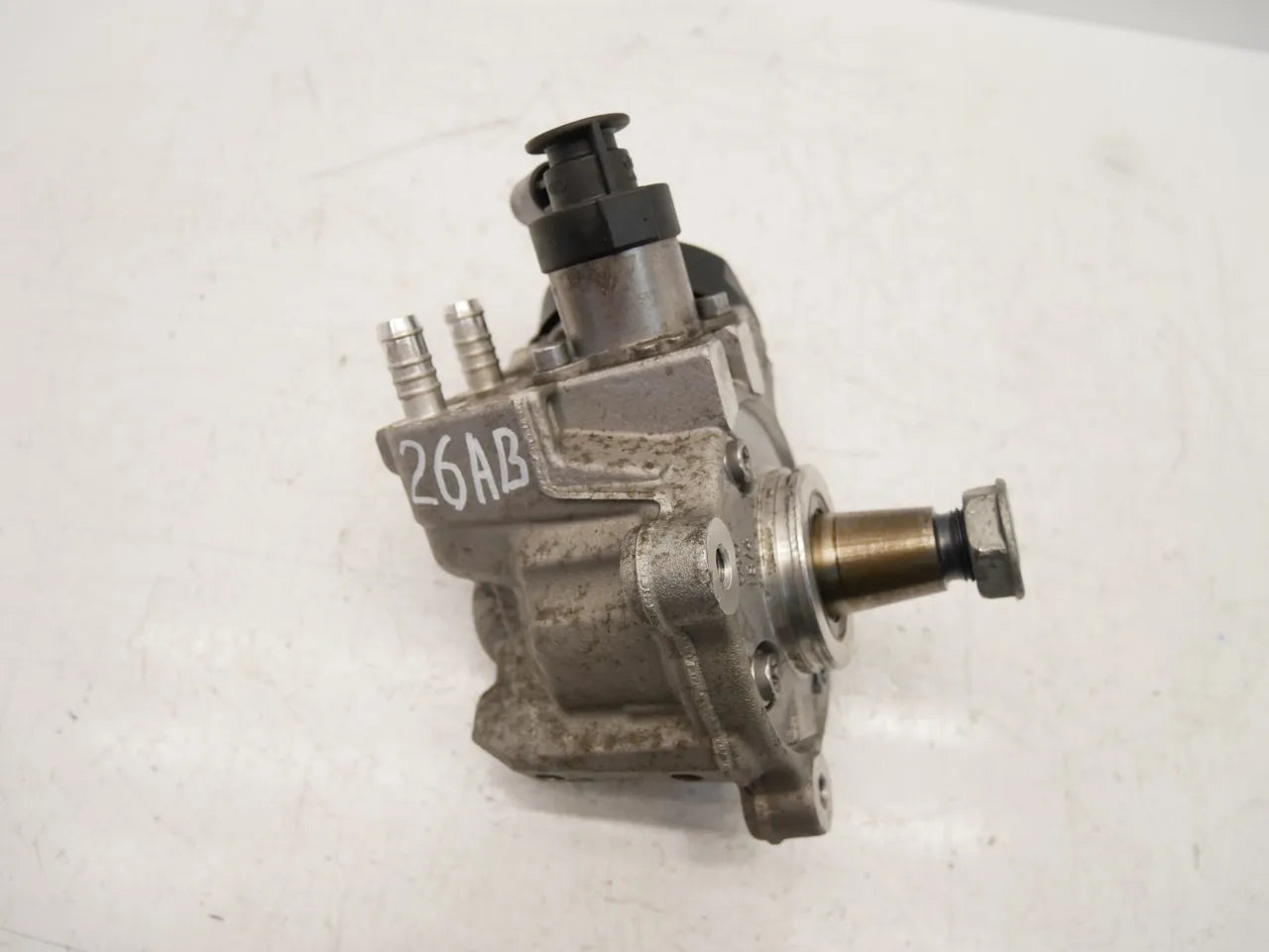 Bomba de alta presión Audi A6 2.0 TDI DDDA DDD 04L130755E