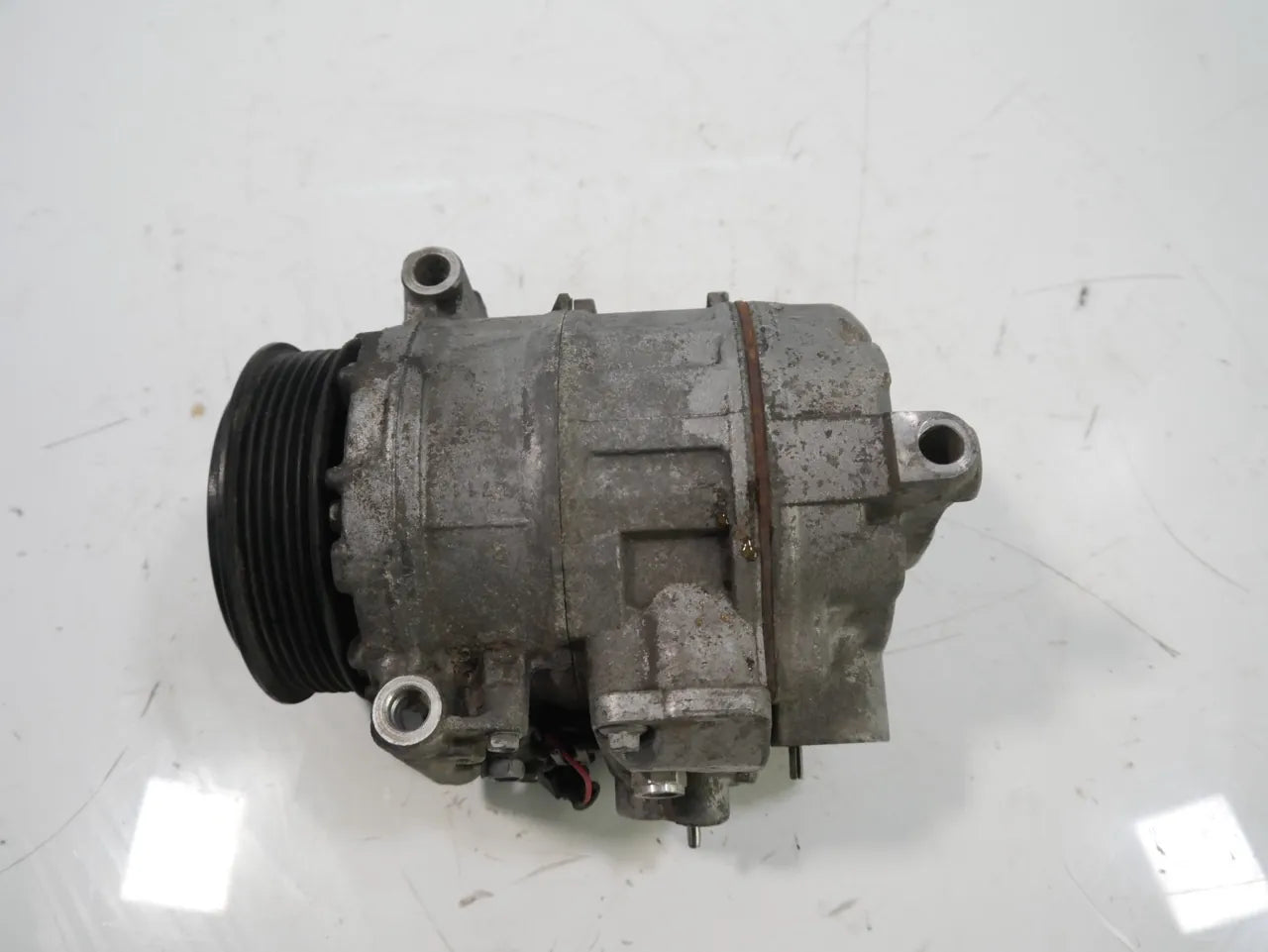 Compresor de aire acondicionado Mercedes-Benz Sprinter W906 2.2 CDI OM646.986 OM646 A0022301911