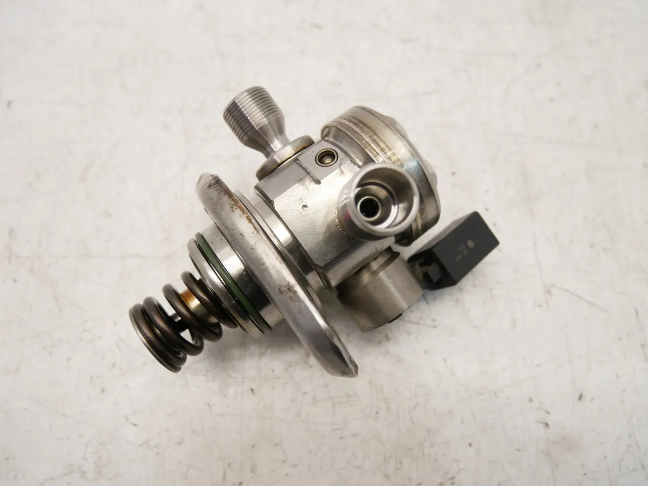 Bomba de combustible Nissan X-Trail Qashqai 1.3 DIG-T HR13DDT 166303162R