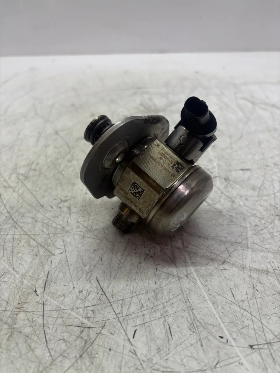 Bomba de combustible BMW Serie 7 G11 4.4 V8 Li N63B44C N63 8601015