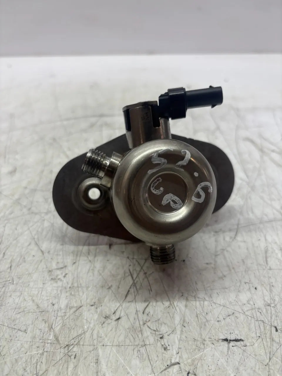 Bomba de combustible BMW Serie 7 G11 4.4 V8 Li N63B44C N63 8643464