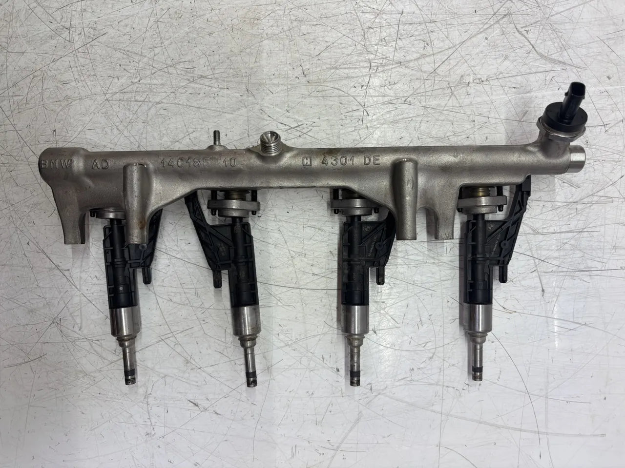 Carril del inyector BMW X1 F48 2.0 xDrive 20i B48A20A B48 7639979