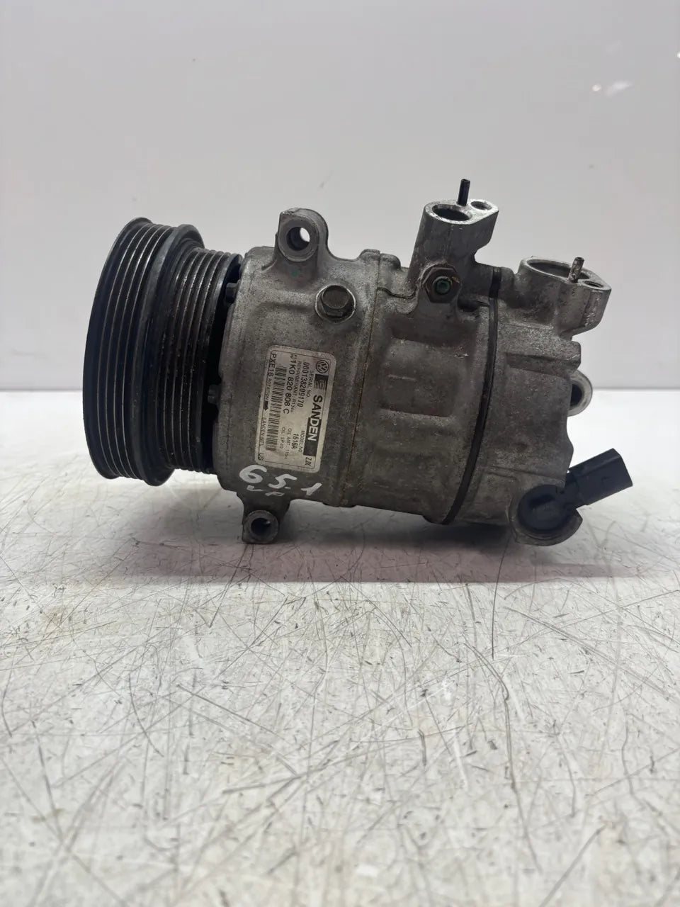 Compresor de aire acondicionado Volkswagen Beetle Golf Jetta Passat 2.5 gasolina CBUA CBU 1K0820808C