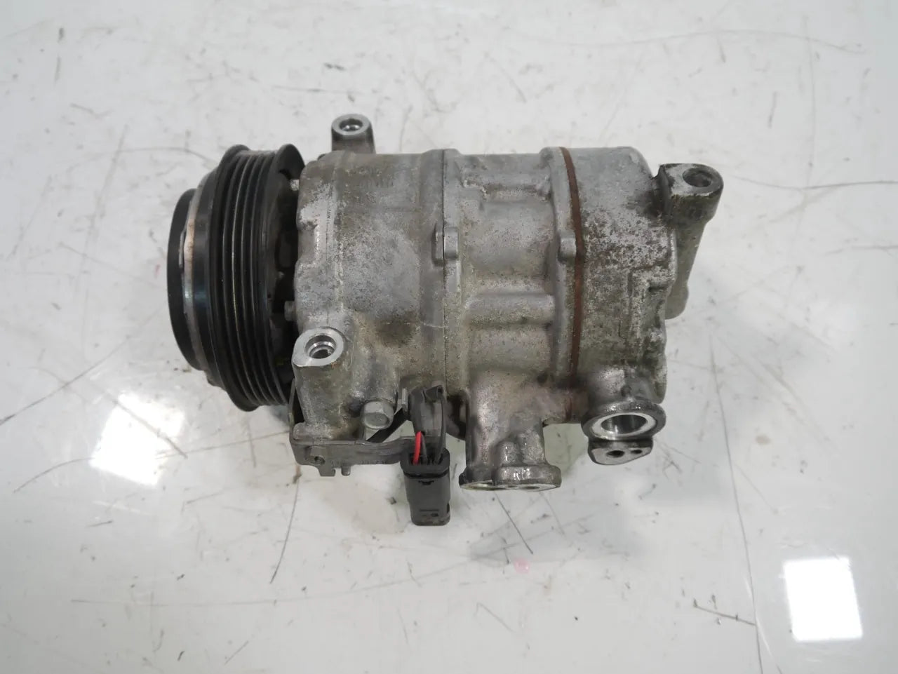 Compresor de aire acondicionado Mercedes-Benz Clase E 2.0 OM654.920 654.920 OM654 A0008301301