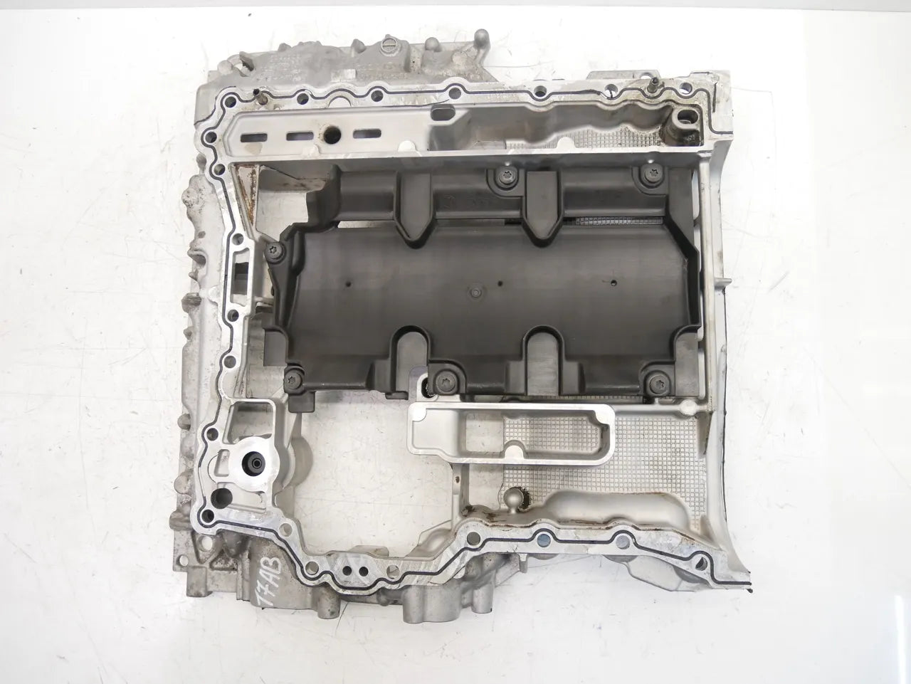 Pieza superior del cárter de aceite Audi Q7 3.0 TFSI CJWB CJW 06E103603AL
