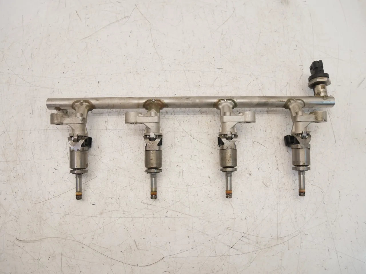 Barra de inyectores Mazda 3 6 2.0 gasolina PEY7 PE0113150B