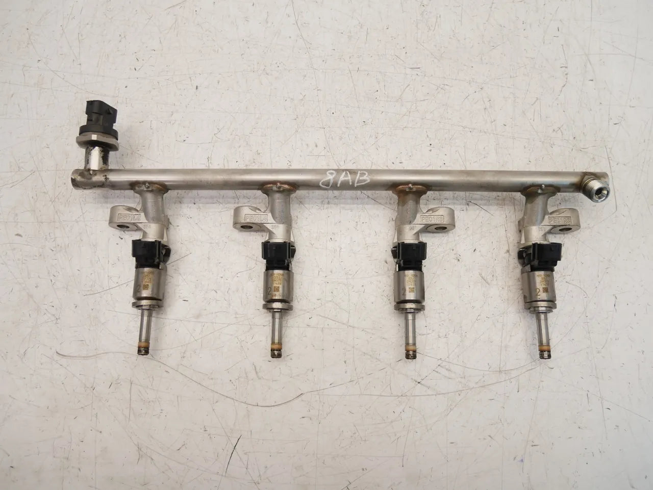 Barra de inyectores Mazda 3 6 2.0 gasolina PEY7 PE0113150B