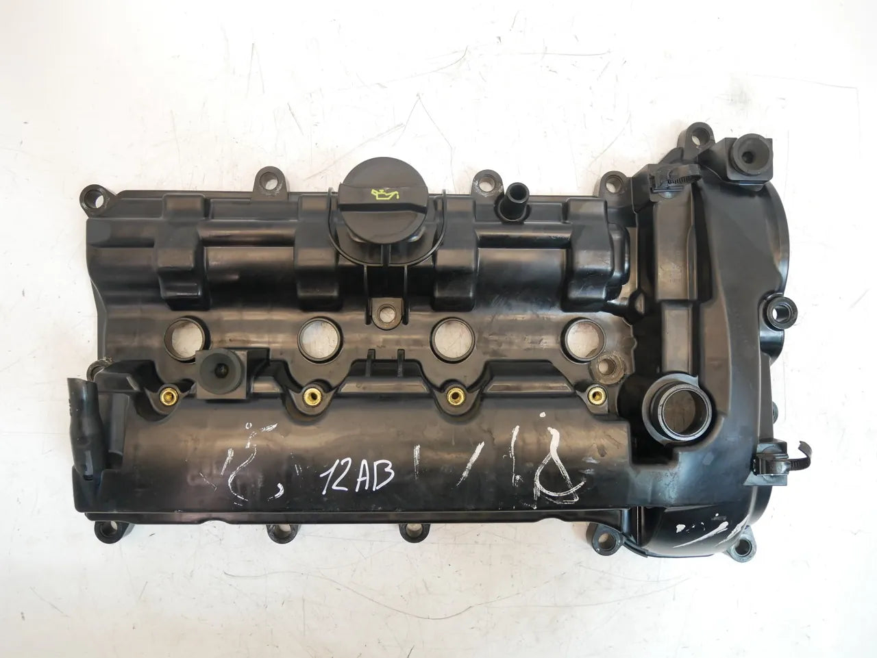 Tapa de válvulas Tapa de culata Mazda 3 6 2.0 gasolina PEY7 PE0210210