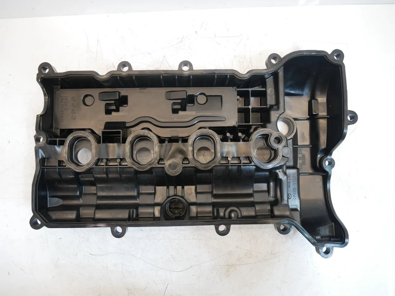 Tapa de válvulas Tapa de culata Mazda 3 6 2.0 gasolina PEY7 PE0210210