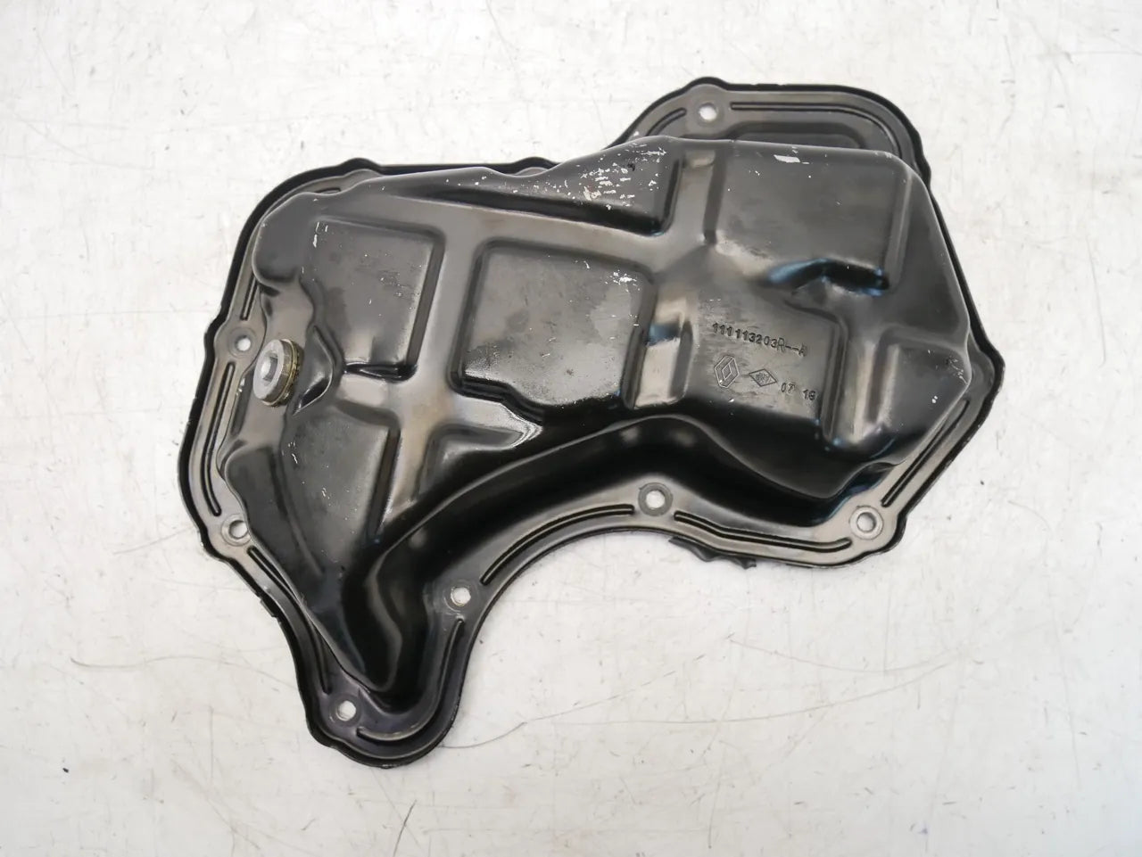 Pieza inferior del cárter de aceite Nissan Qashqai II 1.3 DIG-T HR13DDT HR13 111113203R