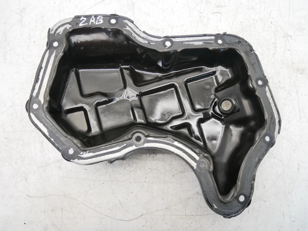 Pieza inferior del cárter de aceite Nissan Qashqai II 1.3 DIG-T HR13DDT HR13 111113203R