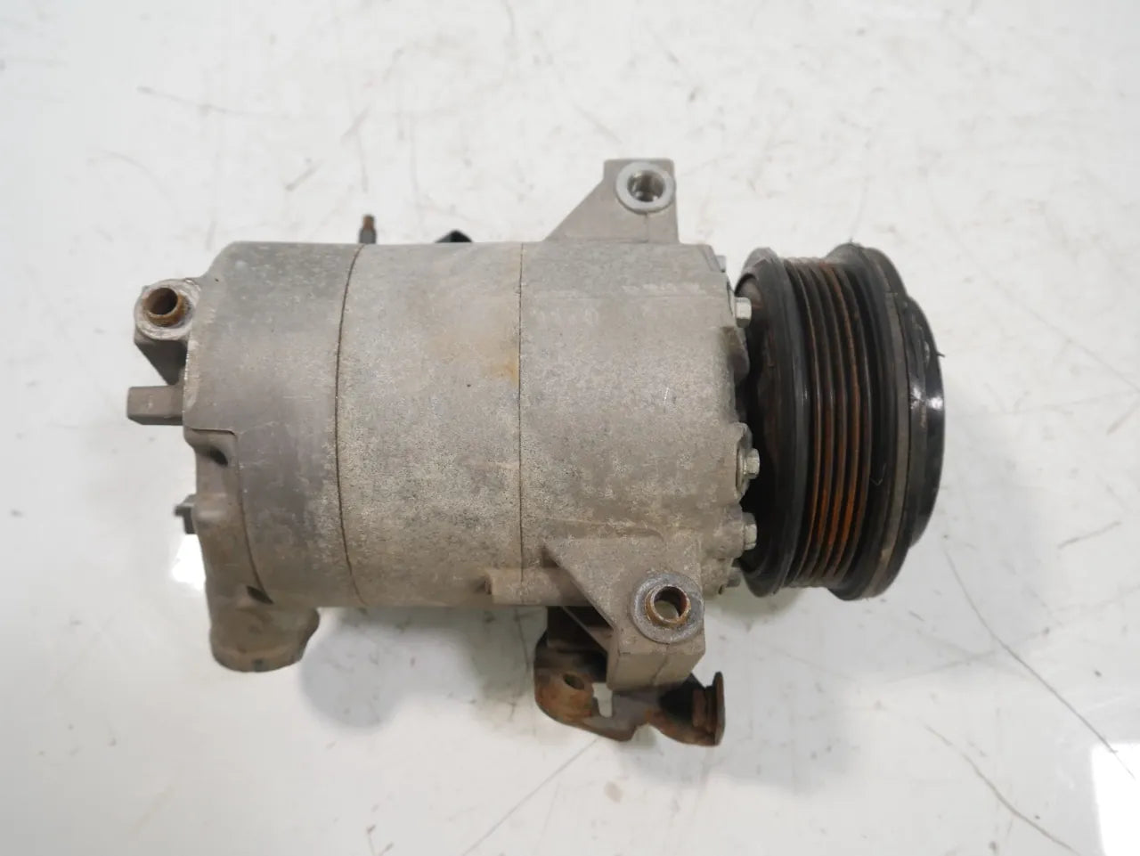 Compresor de aire acondicionado Ford Fiesta B-Max 1.0 EcoBoost SFJC C1B1-19D629-AJ