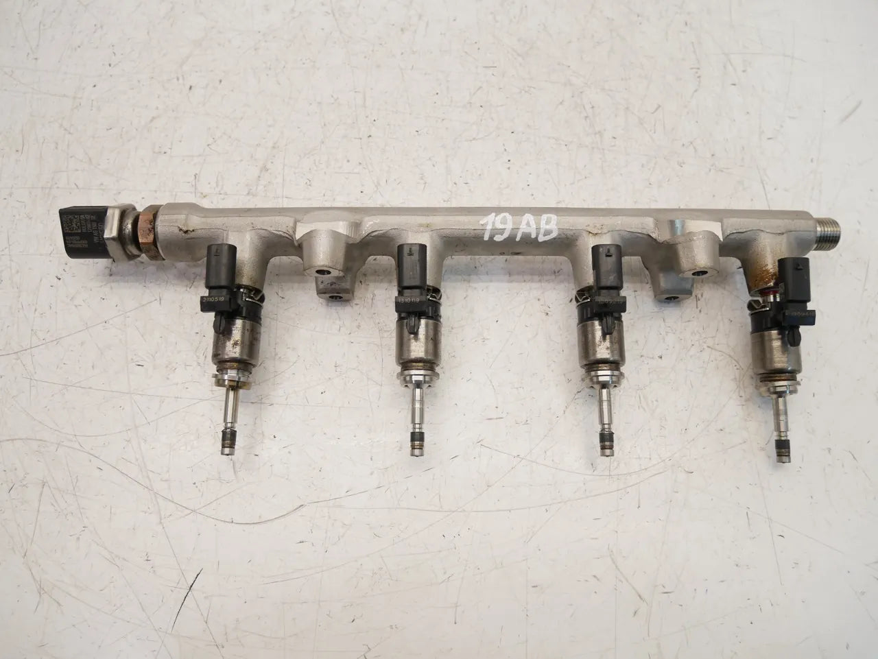 Rampa inyectora Volkswagen Seat Golf MK7 1.5 TSI DACA DAC 05E133320