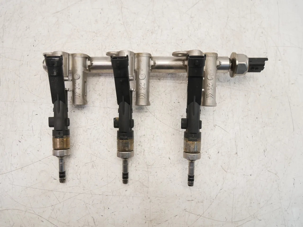 Rail de inyectores Peugeot 308 1.2 THP PureTech HNZ HN01 EB2DT 9802438180