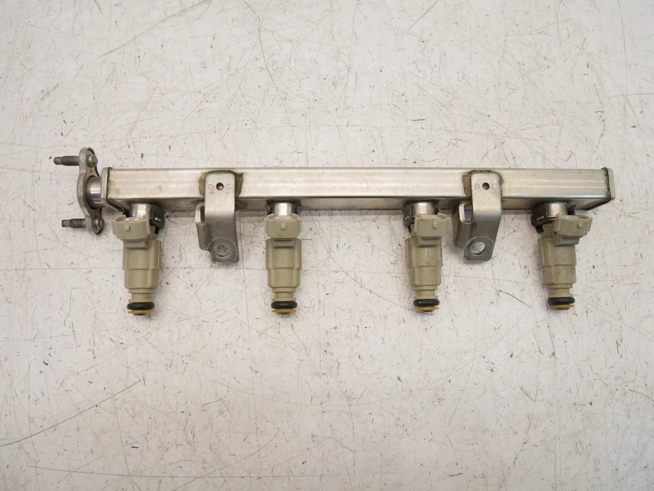 Carril del inyector Hyundai i20 MK2 1.2 gasolina G4LA 35310-04000