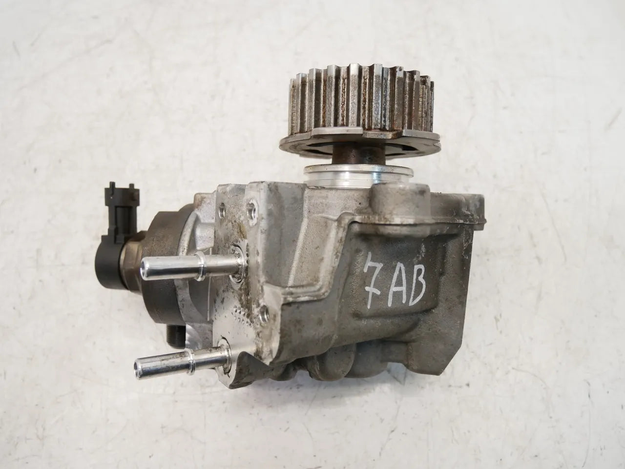 Bomba de alta presión Opel Combo 1.5 D YH01 YHT DV5RCF 9817903080 0445010761