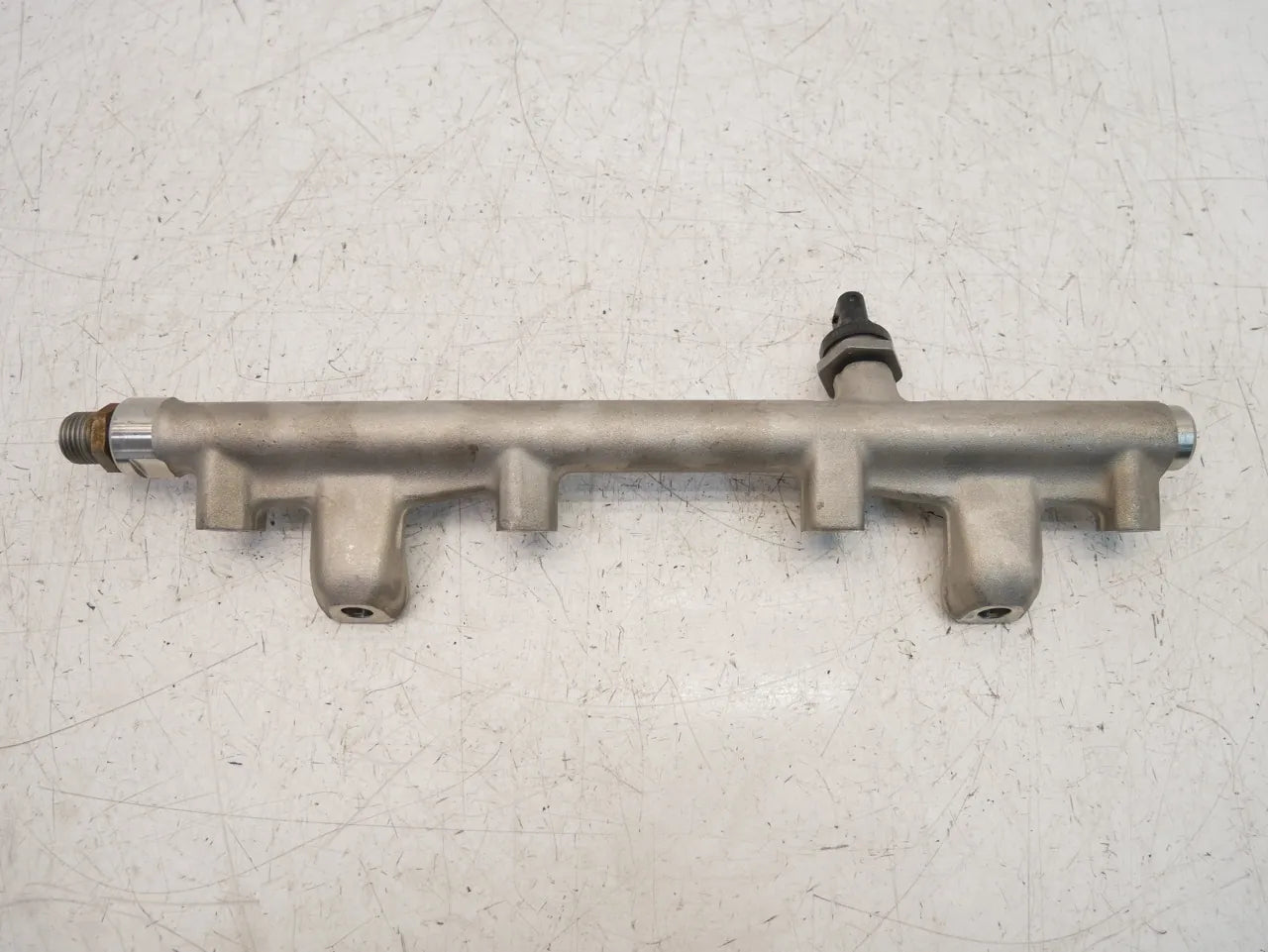 Rampa inyectora Volkswagen Audi Cupra Skoda T-Roc 2.0 TSI TFSI DNNA DNN 06N133317A