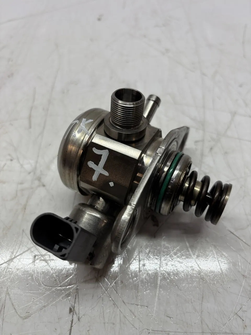 Bomba de combustible Mercedes-Benz Clase C 1.6 M274.910 M274 274.910 A2740700501