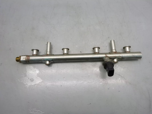 Rampa de inyección Audi Volkswagen Skoda Tiguan 2,0 TSI CHH CHHA 06K133317G DE300201