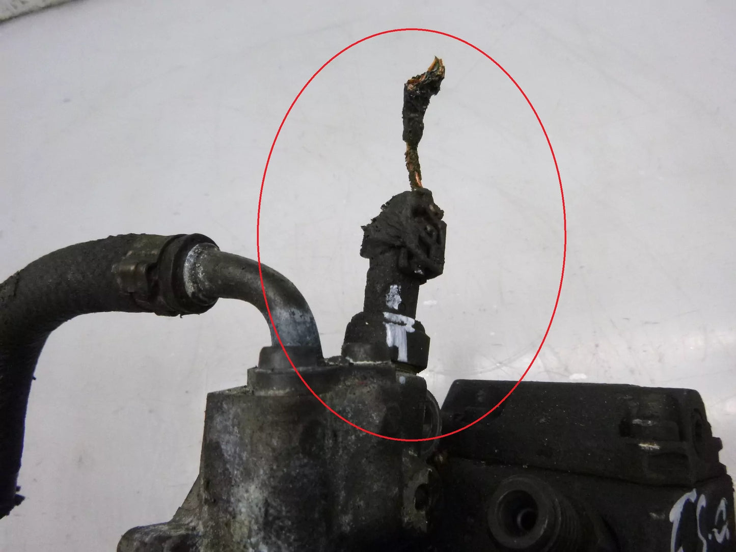 Bomba de alta presión defectuosa Mercedes-Benz W176 A 220 CLA 2.2 CDI 651.930 DE300292