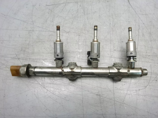 Rampa de inyección Audi Volkswagen Seat Skoda UP T-Roc 1,0 TSI CHZ CHZA CHZB 04E133036D