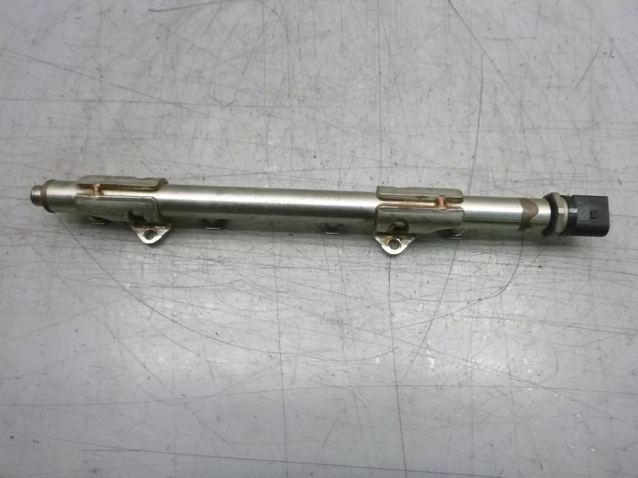 Rampa inyectora Audi Seat Skoda Volkswagen Q3 1.4 TSI CZE CZEA 06J906051F 04E133320D