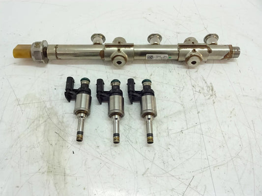 Rampa de inyección Audi Volkswagen Seat Skoda Leon T-Roc 1,0 TSI CHZ CHZA CHZC 04C133320F
