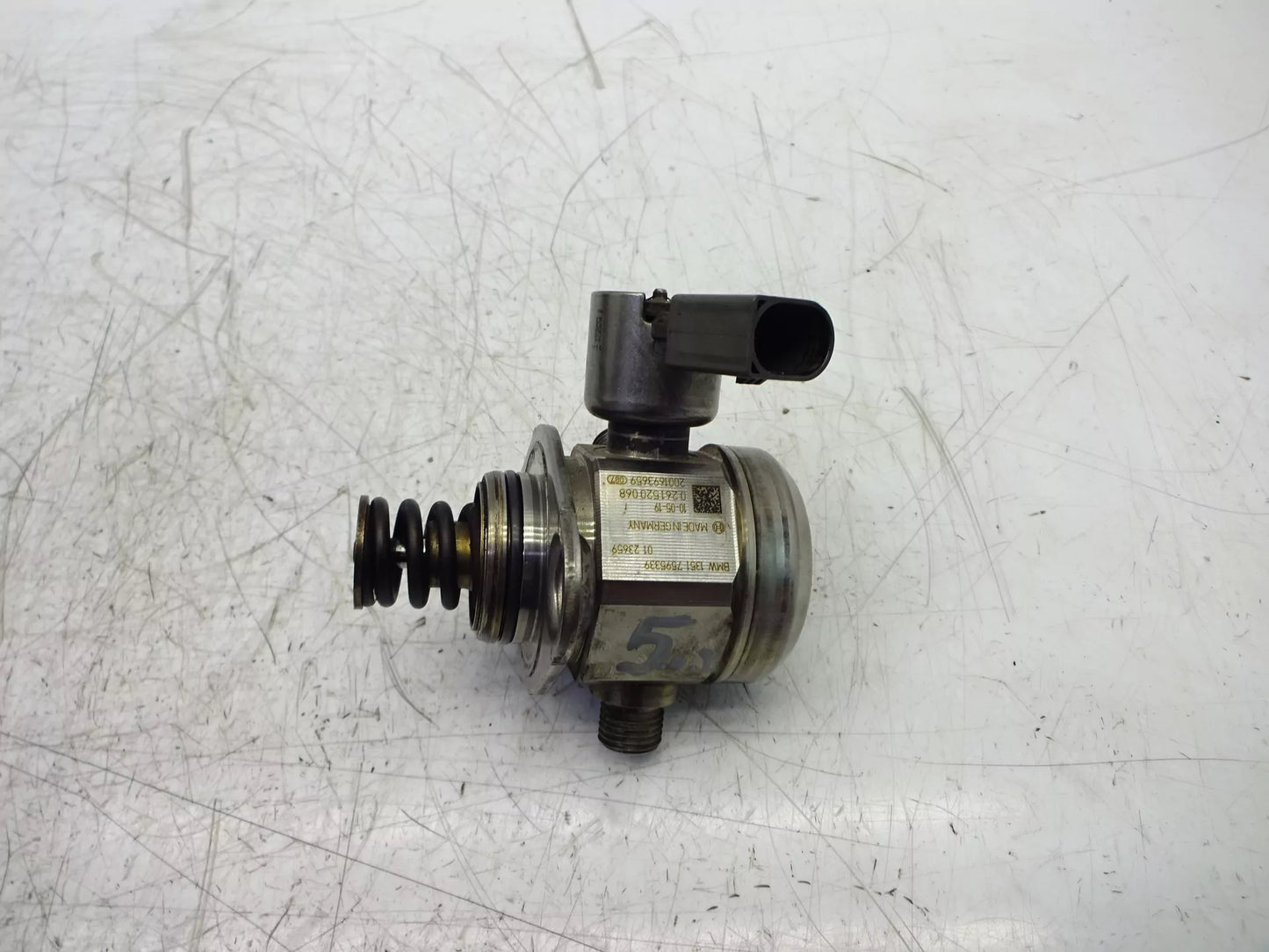 Bomba de combustible BMW Serie 5 F07 F10 F11 550 i 4.4 N63B44A 7595339