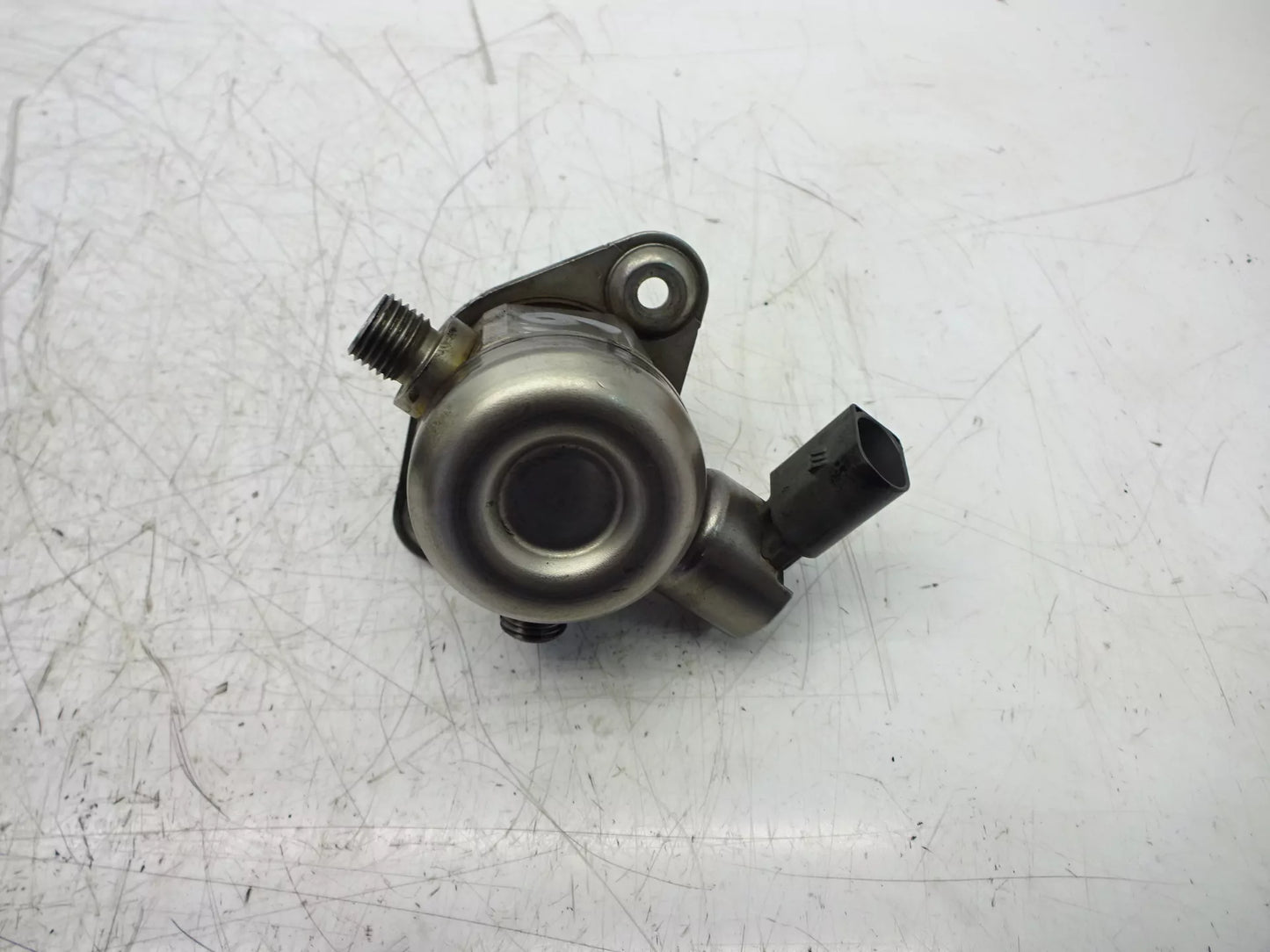 Bomba de combustible BMW Serie 5 F07 F10 F11 550 i 4.4 N63B44A 7595339