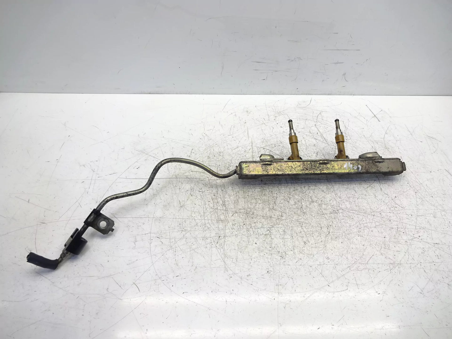 Riel de inyectores Toyota Yaris P9 1.8 VVTi 2ZR-FE 23250-37010 Faltan 2 inyectores