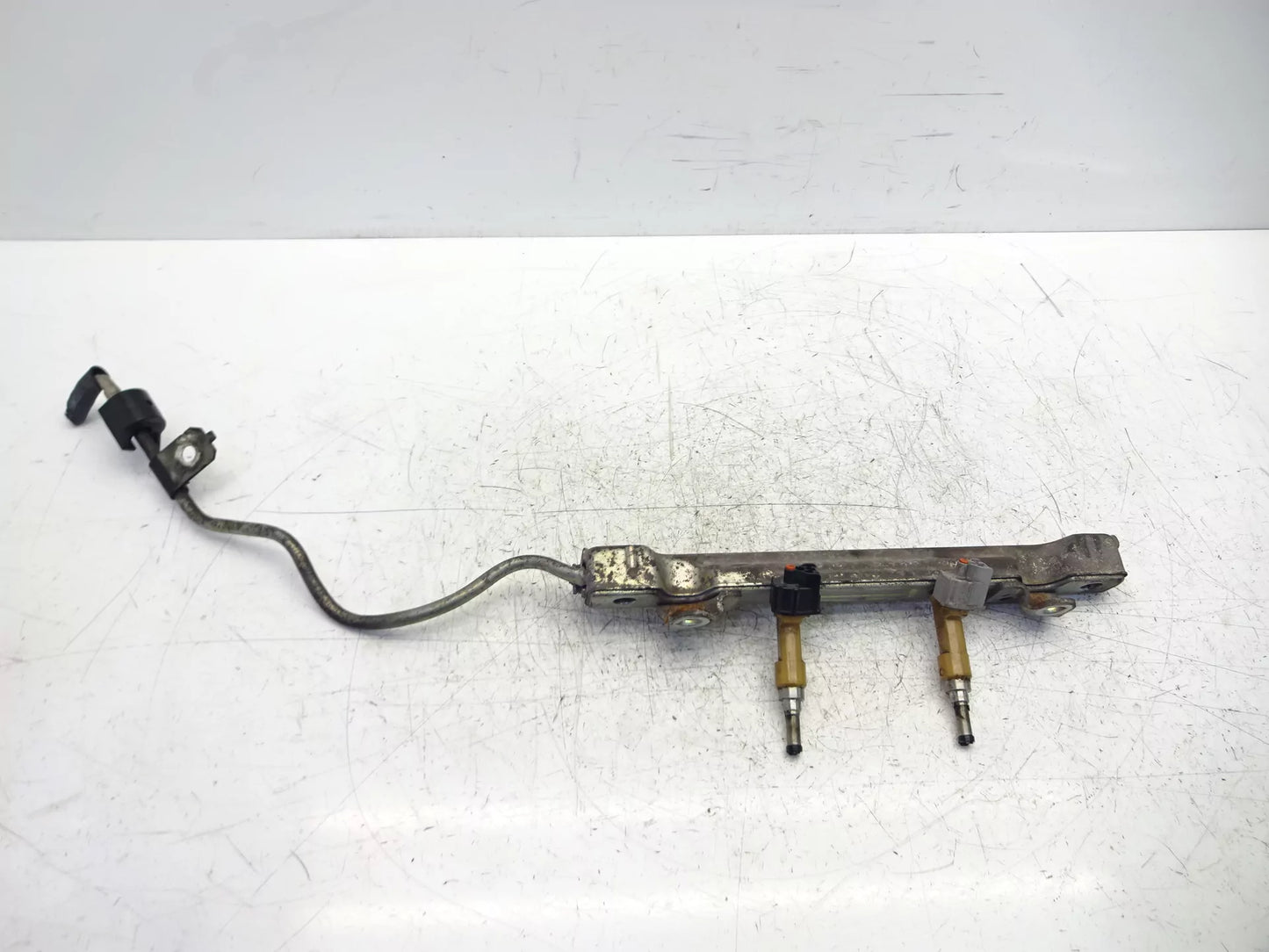 Riel de inyectores Toyota Yaris P9 1.8 VVTi 2ZR-FE 23250-37010 Faltan 2 inyectores