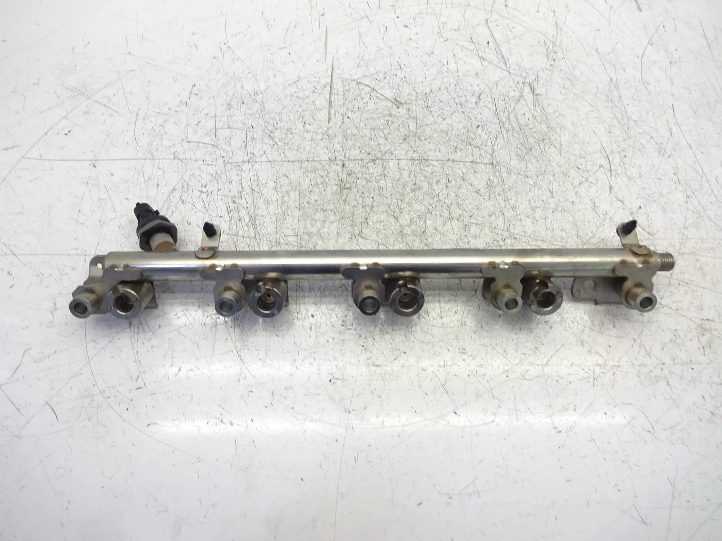 Rampa de inyección Ford Focus 3 III 2,0 ST gasolina R9DA CJ5E-9F797-BE