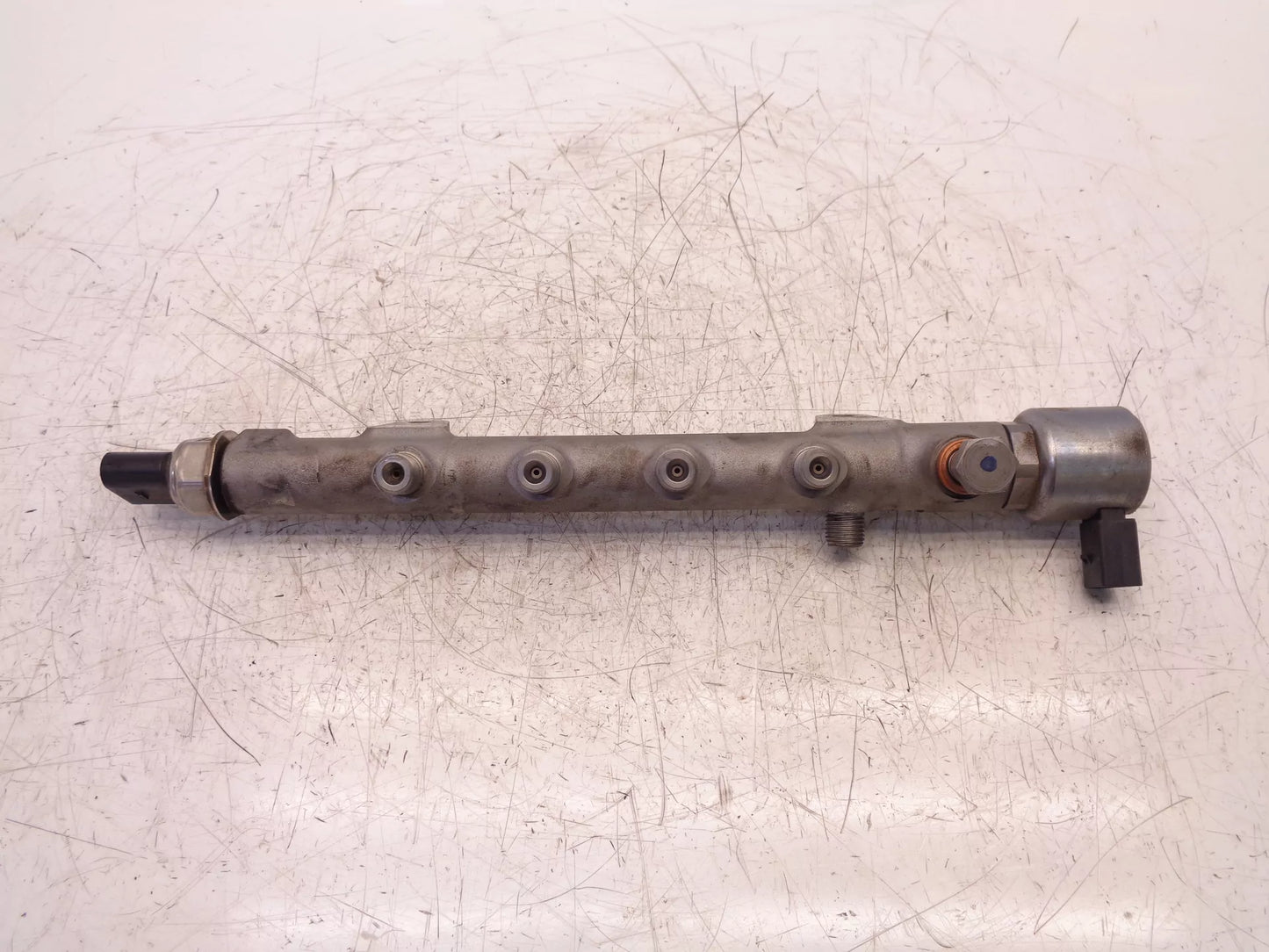 Rampa inyectora Mercedes-Benz W205 2,2 BlueTEC 651.921 OM651.921 A6510700495